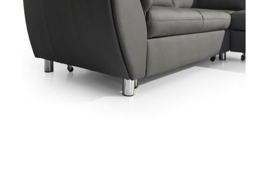 narożnik na metalowych nogach 