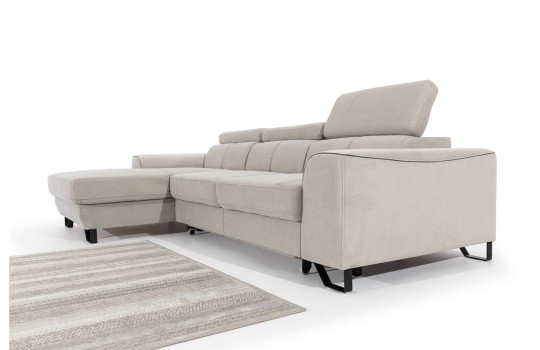 narożnik na wysokich czarnych nogach 