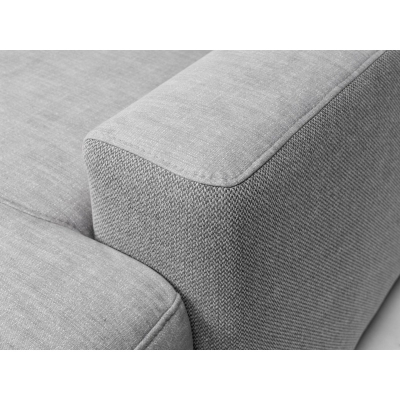 sofa w szarej plamoodpornej tkaninie 