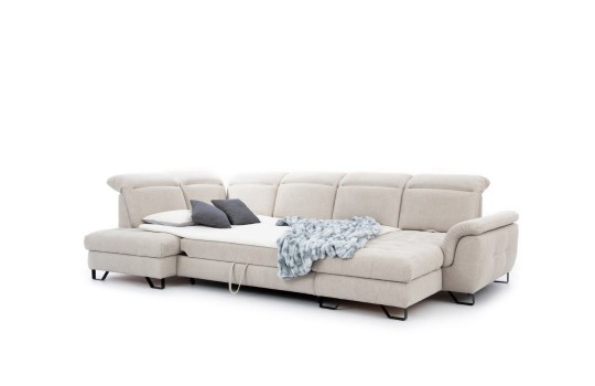 sofa z wieloma dodatkami 