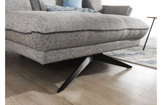 narożnik na modnych metalowych nogach 