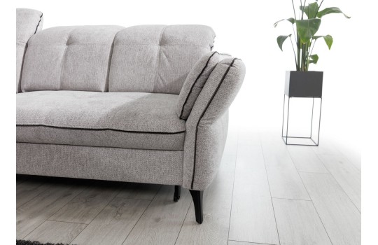 sofa narożna z wygodnymi podłokietnikami 