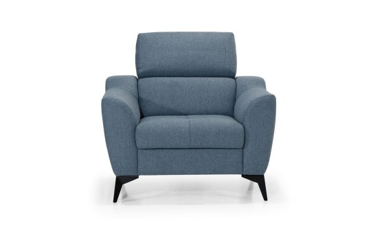 fotel na stylowych nogach 