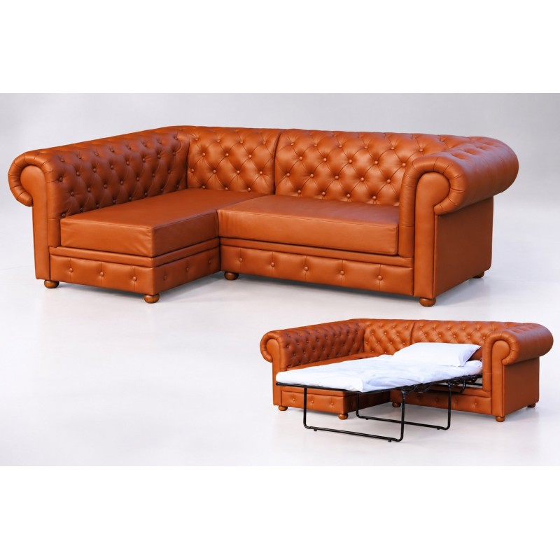 Skórzany narożnik chesterfield z pojemnikiem Manila w kolorze koniaku, złożony i rozłożony do spania Skórzany narożnik chesterfield z pojemnikiem Manila w kolorze koniaku, złożony i rozłożony do spania