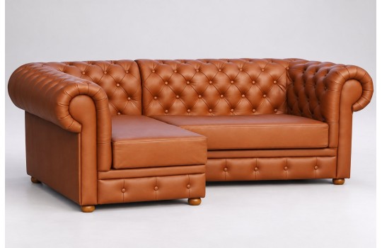 Narożnik chesterfield Manila z boku: pikowane oparcie i zaokrąglony podłokietnik Narożnik chesterfield Manila z boku: pikowane oparcie i zaokrąglony podłokietnik