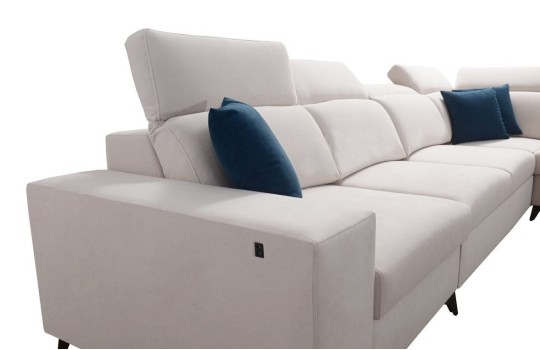 kanapa z wysokim oparciem 