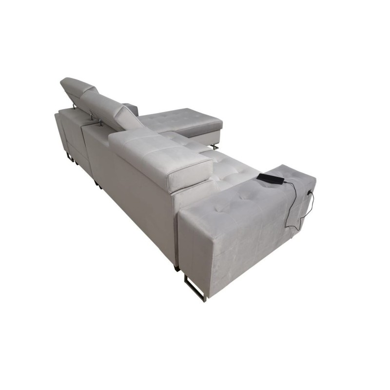 sofa w szarym materiale 