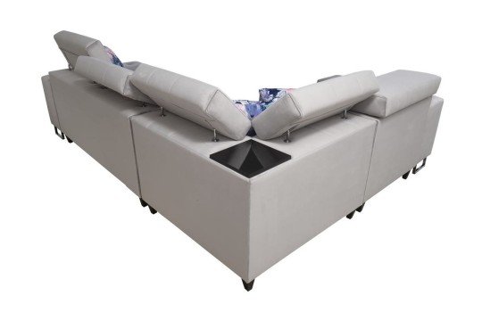 narożnik z drewnianą półką 