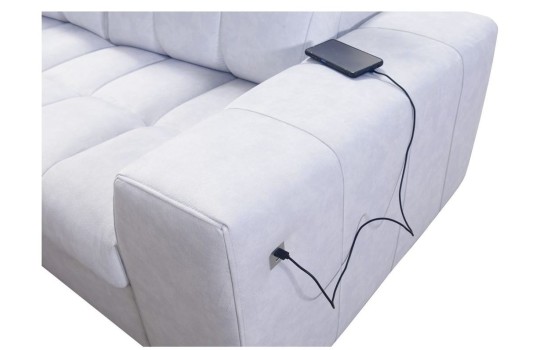 narożnik z gniazdkiem do ładowania 