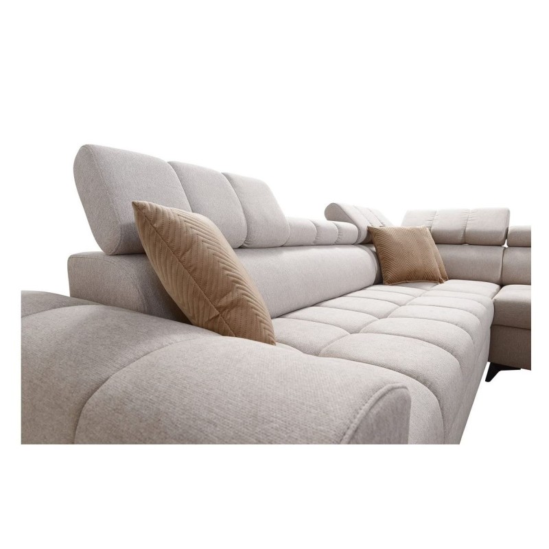 sofa w beżowym kolorze 