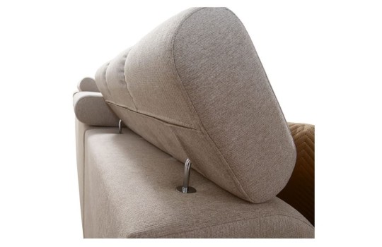 sofa z wysokimi oparciami 