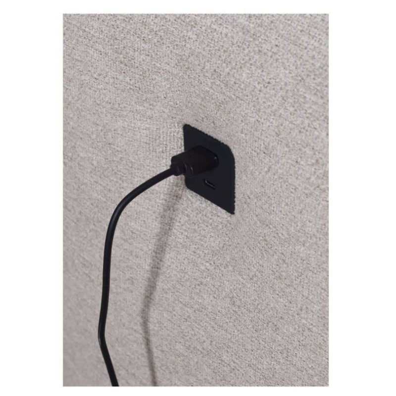 czarne usb w narożniku 