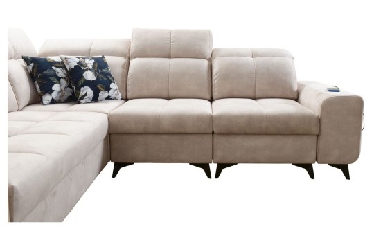 sofa na czarnych nogach 