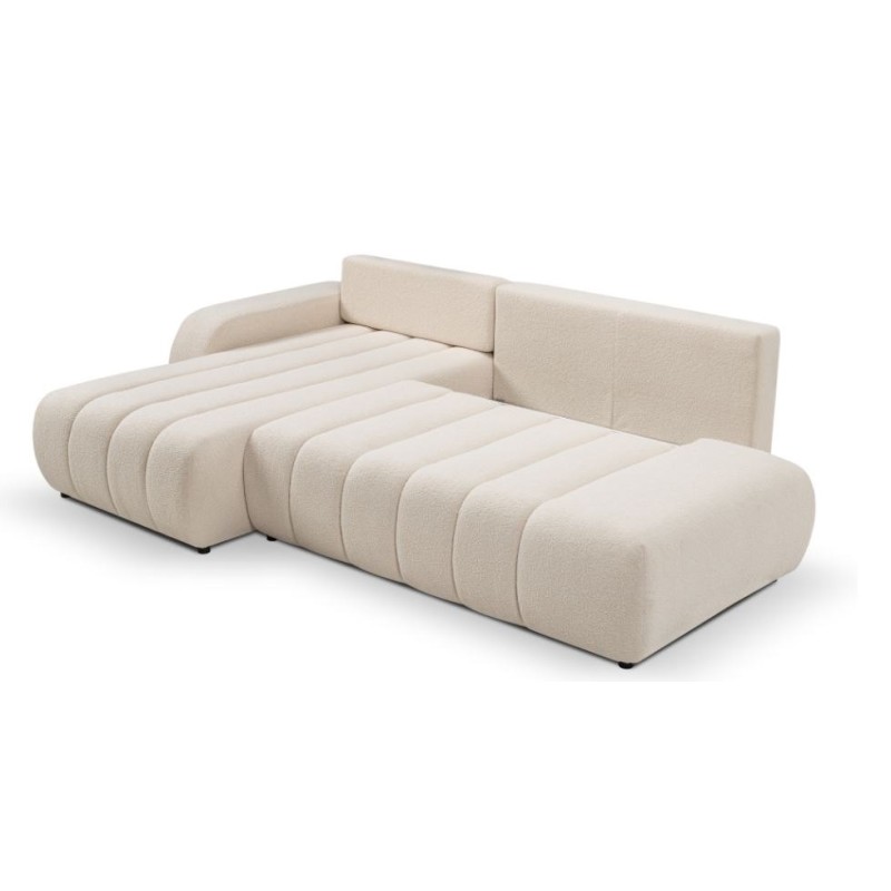 kanapa w jasnym materiale 