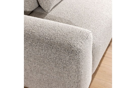 wygodna sofa z poduszkami 