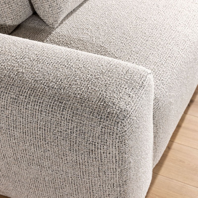 wygodna sofa z poduszkami 