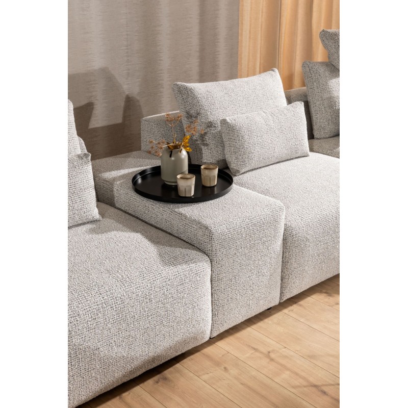 sofa z półką pośrodku 