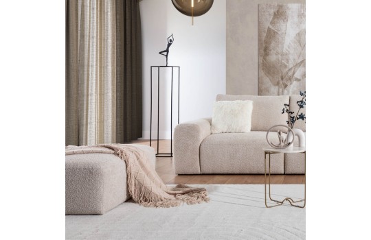 beżowa sofa do salonu 