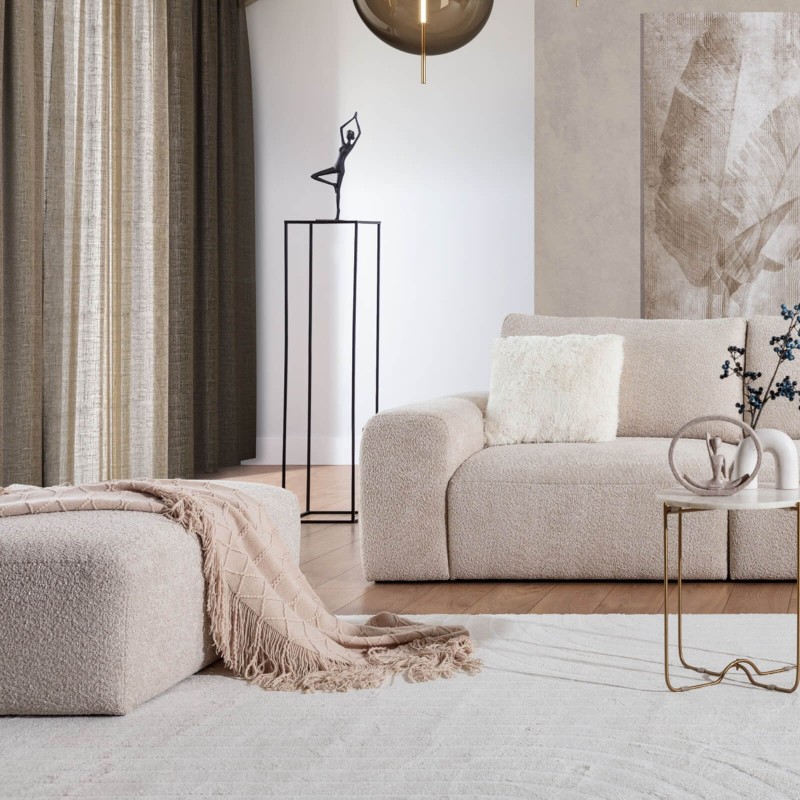 beżowa sofa do salonu 