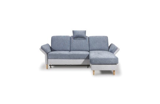 sofa w plamodpornym materiale 