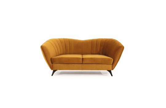 sofa o klasycznym kształcie 