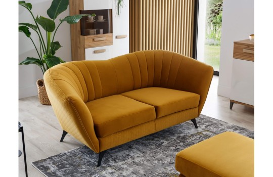 kanapa w żółtym kolorze 