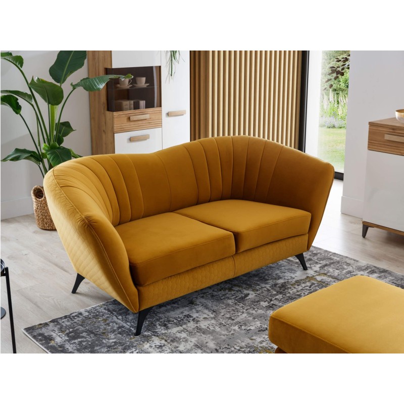 kanapa w żółtym kolorze 