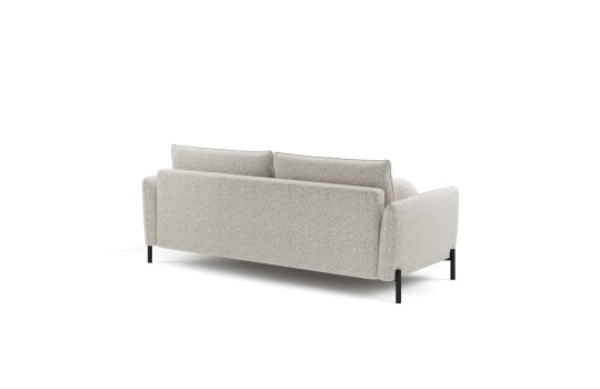 sofa w kremowym kolorze