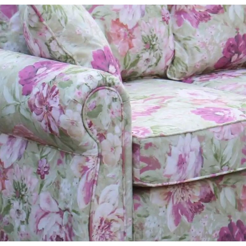 sofa w kwiecisty wzór 