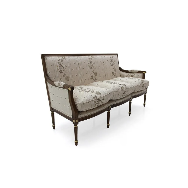 sofa z rzeźbieniami 