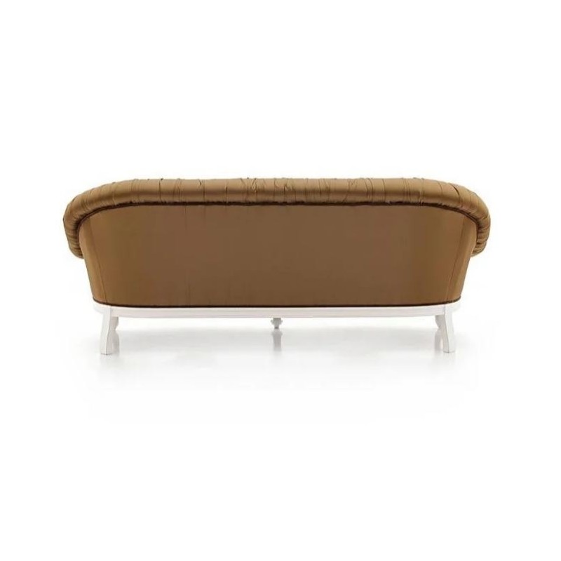sofa marszczona na białej podstawie 