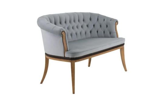 ławka na drewnianej podstawie 