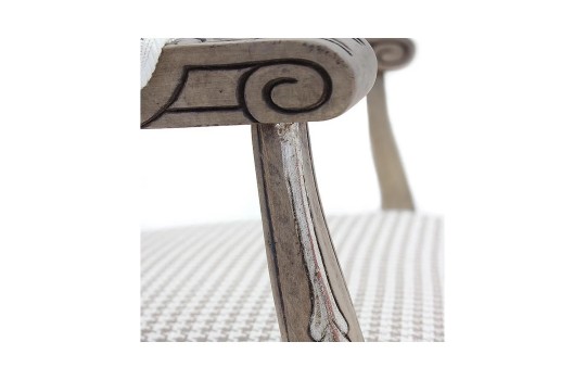 fotel z ludwikowskimi nóżkami 