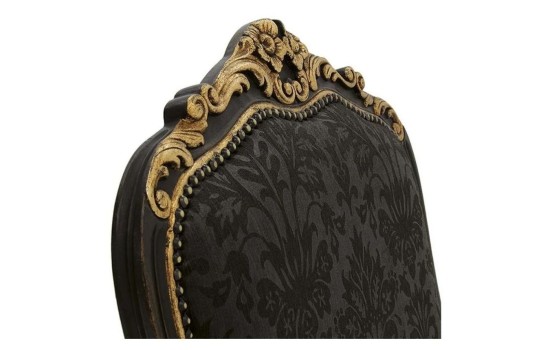 krzesło z rzeźbieniami 