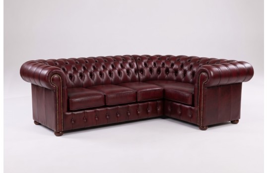 Narożnik chesterfield Noble z tej kolekcji w bordowej skórze Narożnik chesterfield Noble z tej kolekcji w bordowej skórze