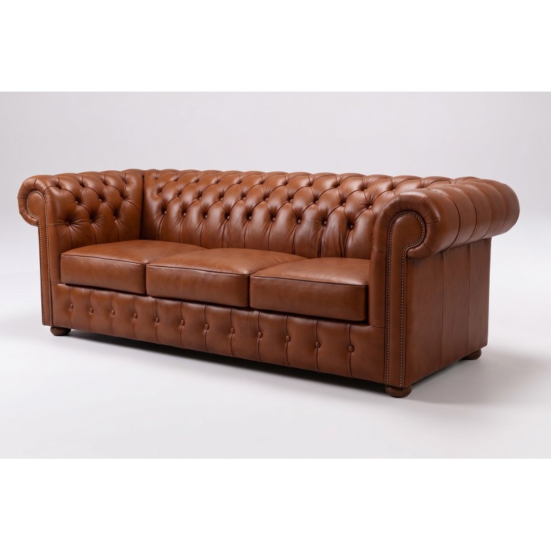 Sofa chesterfield Noble w koniakowej skórze, widok z boku Sofa chesterfield Noble w koniakowej skórze, widok z boku