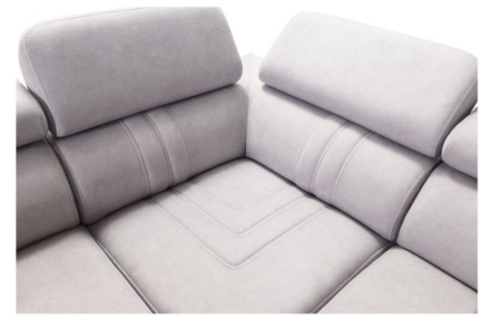 kanapa w szarym kolorze 