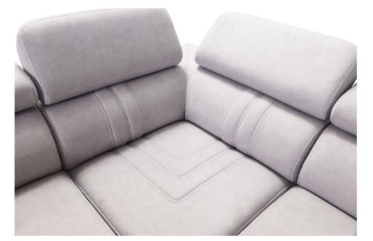 sofa w szarej tkaninie 