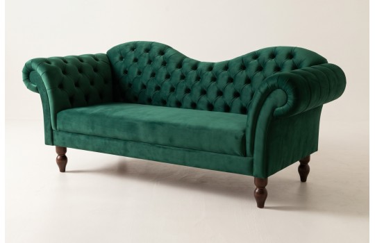 Zielona sofa chesterfield Isla 230 cm z jednym długim siedziskiem na toczonych nóżkach