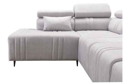 kanapa narożnikowa na czarnych nogach 