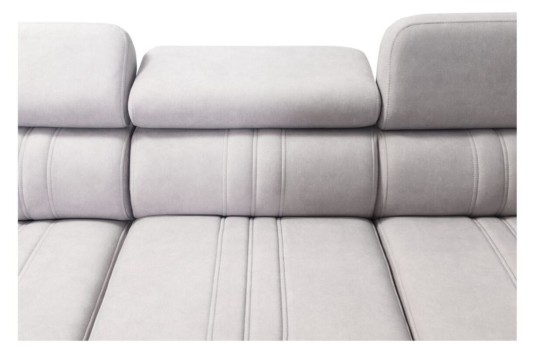 sofa z przeszyciami na oparciu 