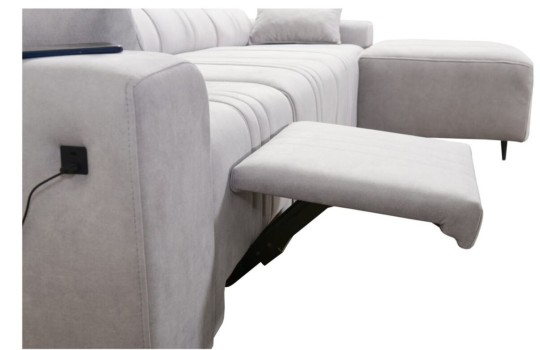 wyjmowany podnóżek w narożniku 