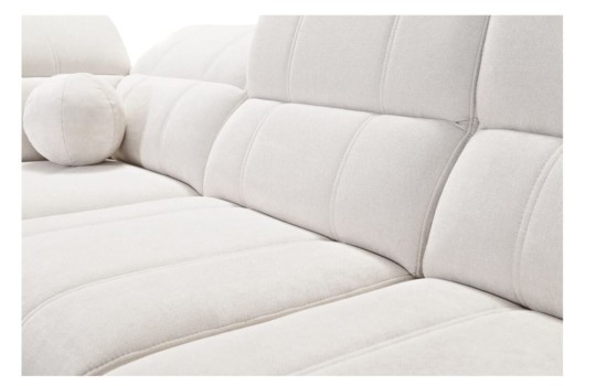 narożnik z nowoczesnymi przeszyciami 