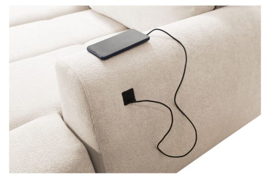 narożnik z gniazdkiem do ładowania