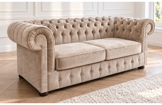 Sofa chesterfield z zakładkami Henryk 200 cm w beżowej tkaninie z tej samej kolekcji
