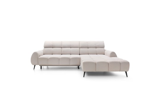 kanapa w jasnym kolorze 