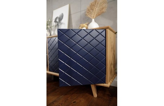 Komoda z granatowymi frontami
