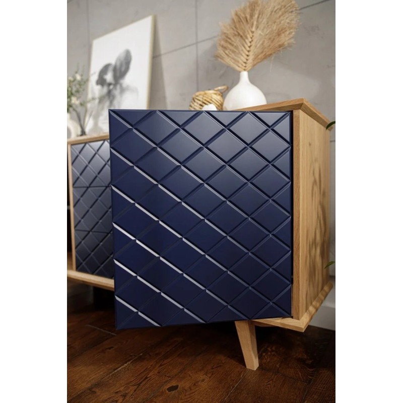 Komoda z granatowymi frontami