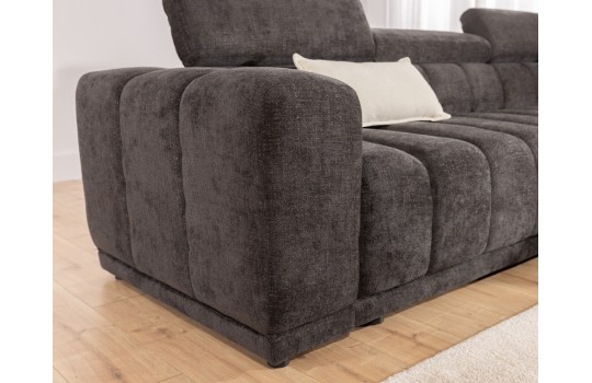 narożnik z ciemnobrązowym kolorze 