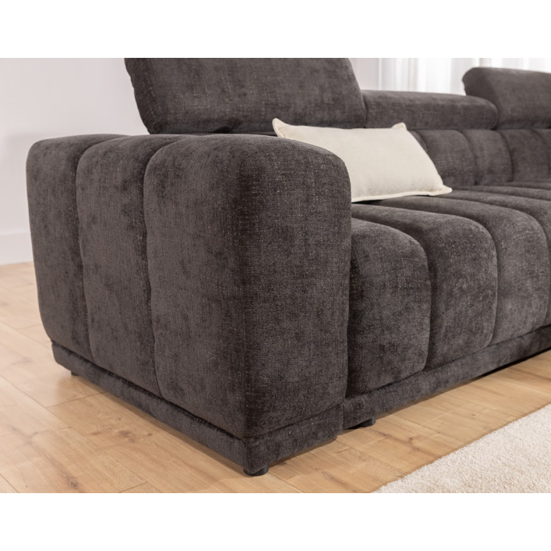 narożnik z ciemnobrązowym kolorze 